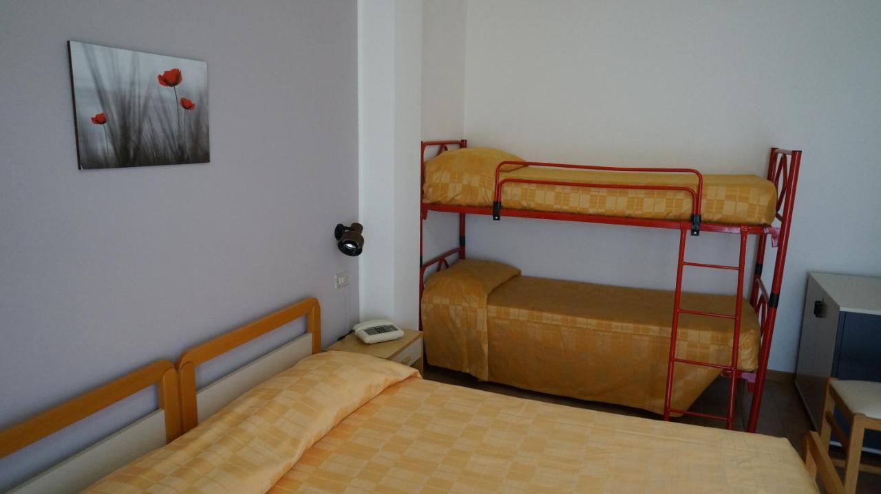 Hotel Quattropalme Tortoreto ภายนอก รูปภาพ