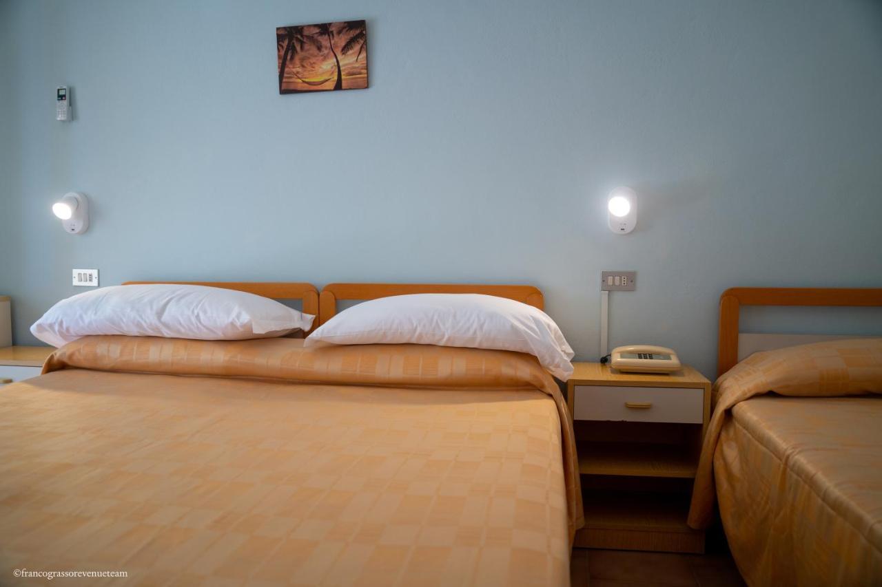 Hotel Quattropalme Tortoreto ภายนอก รูปภาพ
