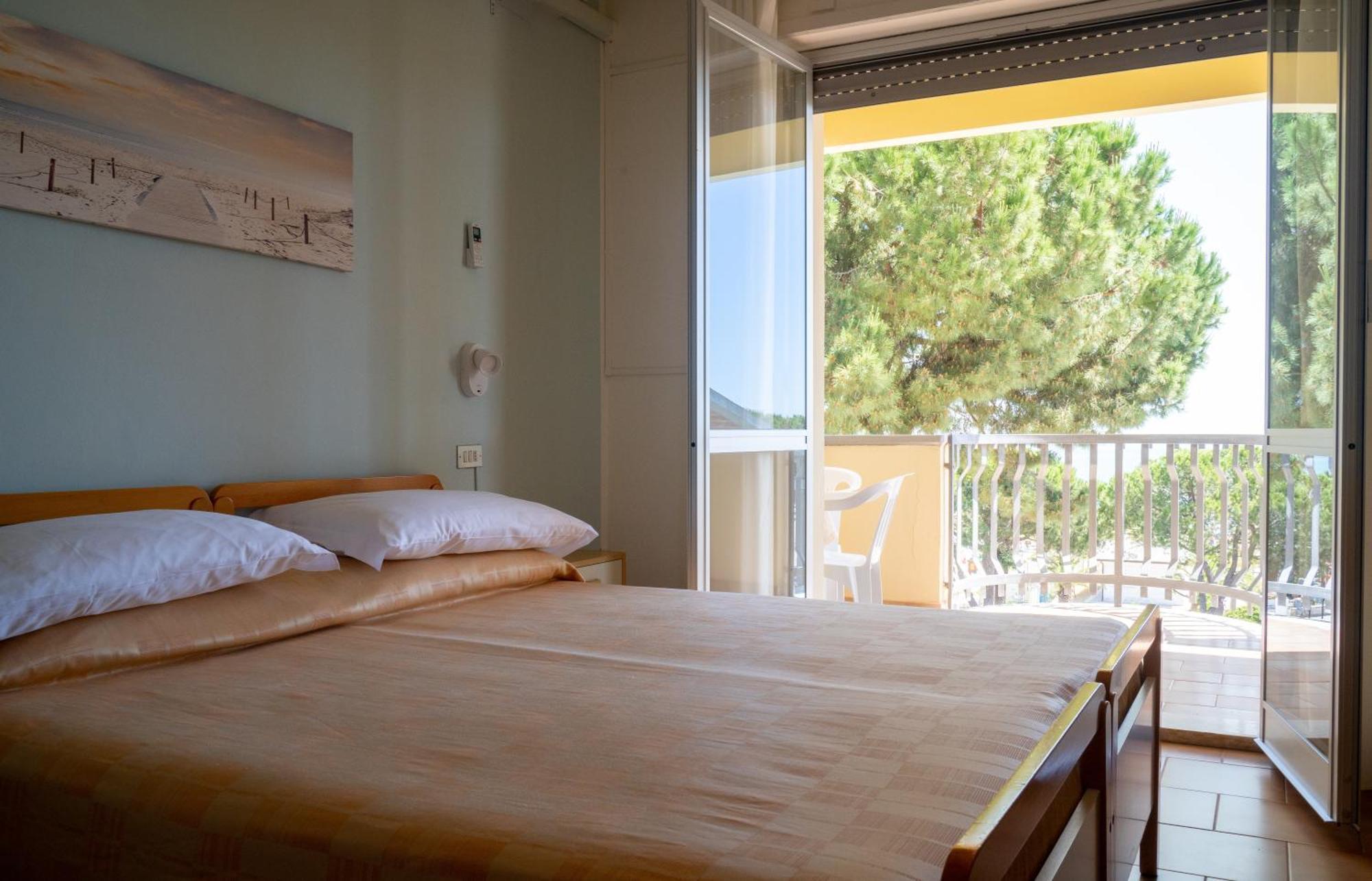 Hotel Quattropalme Tortoreto ภายนอก รูปภาพ
