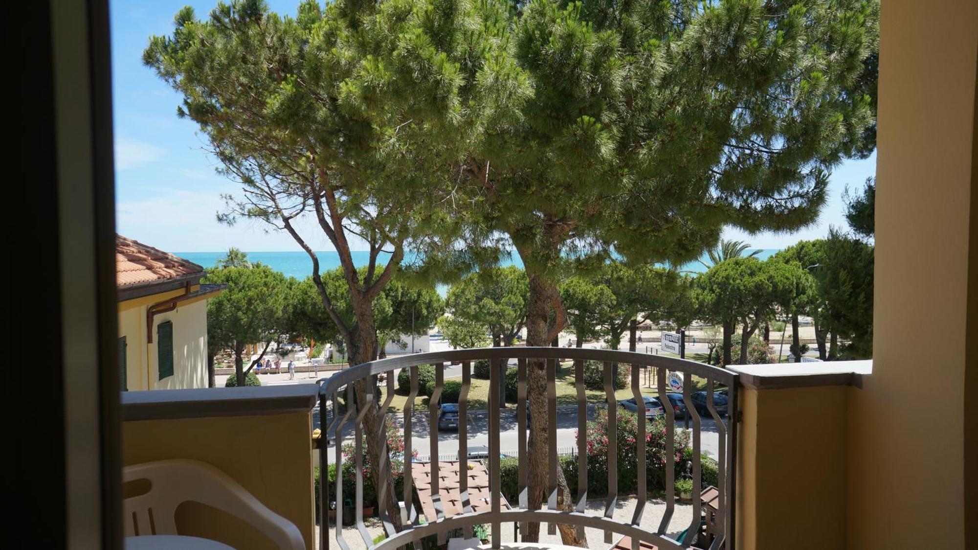 Hotel Quattropalme Tortoreto ภายนอก รูปภาพ