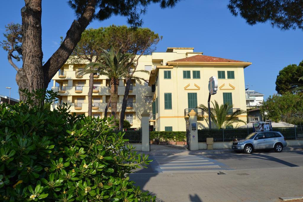 Hotel Quattropalme Tortoreto ภายนอก รูปภาพ