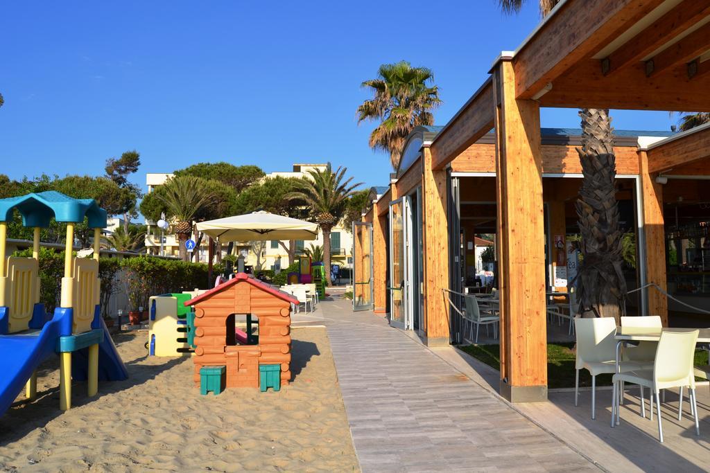 Hotel Quattropalme Tortoreto ภายนอก รูปภาพ