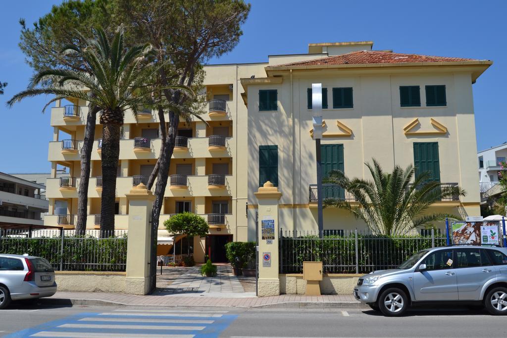 Hotel Quattropalme Tortoreto ภายนอก รูปภาพ