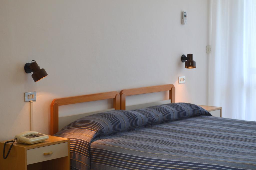 Hotel Quattropalme Tortoreto ภายนอก รูปภาพ